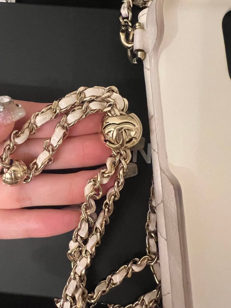 CHANEL iPhone13pro ケース　ホワイト