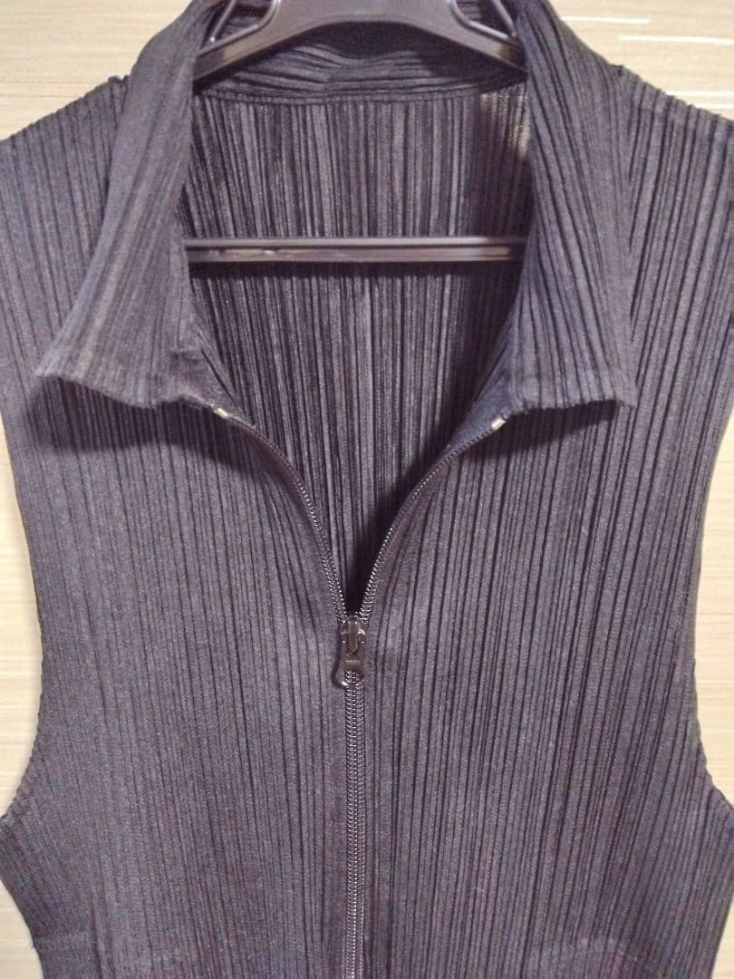 ★PLEATS PLEASE★プリーツプリーズ 黒 Wジッパー ポケット2つ