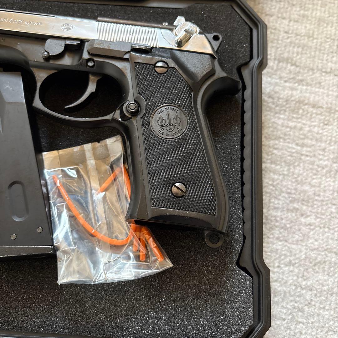 ベレッタ M92F ガスガン マガジン4本付き