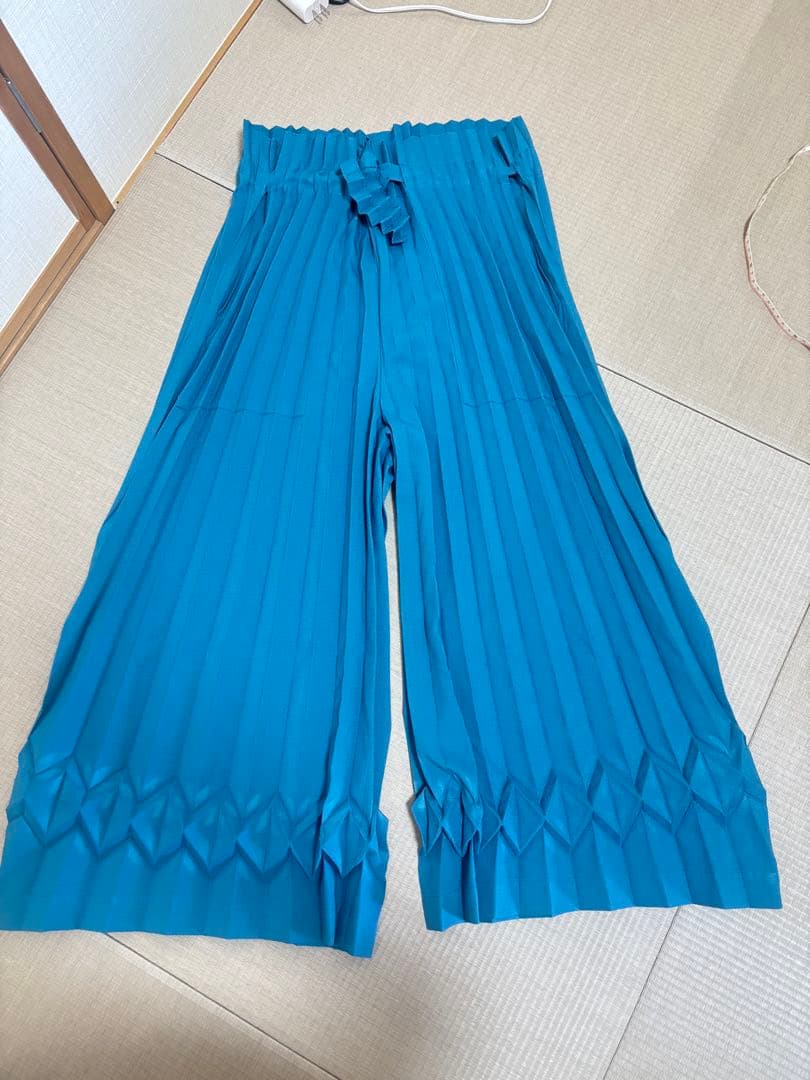 ISSEY MIYAKE 青色 プリーツ ガウチョパンツ