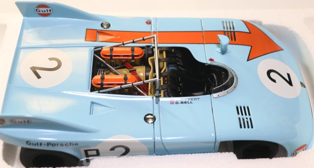 『オートアート　ポルシェ９０８／３　１９７１　ＪＷガルフカラー仕様 　１／１8