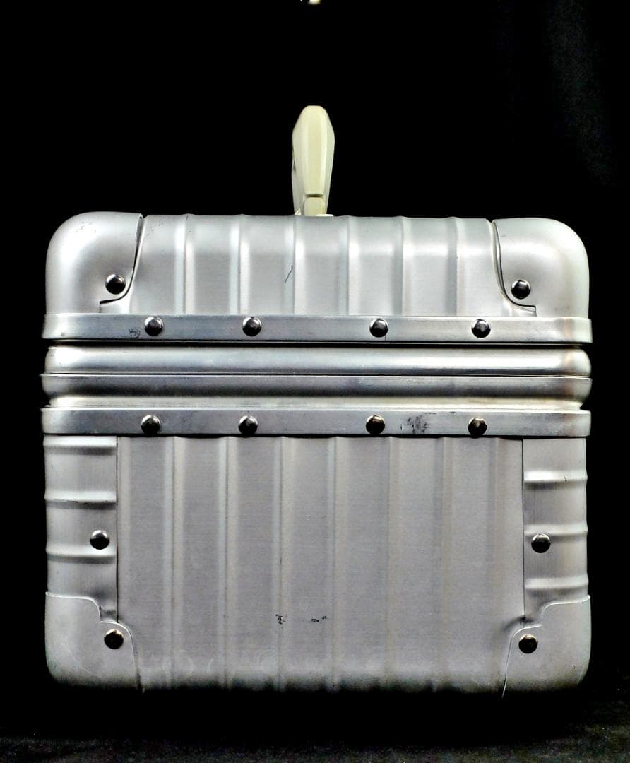 リモワ　946.38 『OPAL/オパール』アルミビューティケース 17L 鍵付