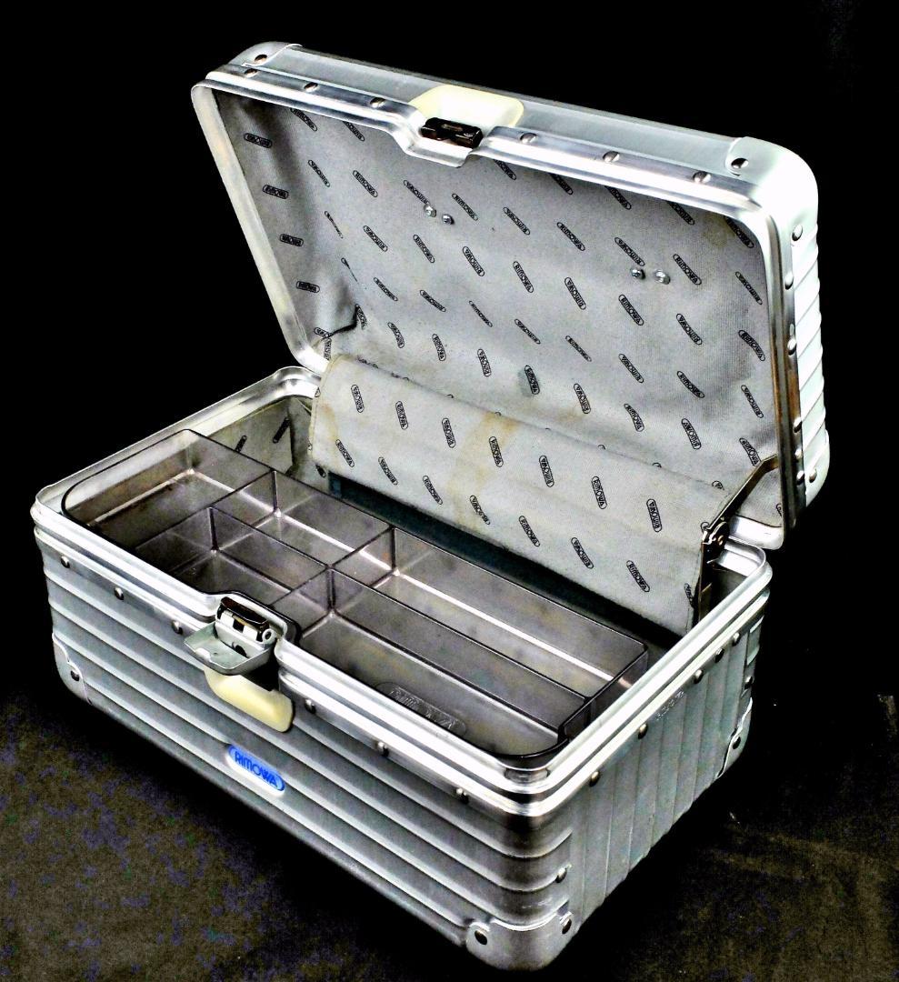 リモワ　946.38 『OPAL/オパール』アルミビューティケース 17L 鍵付