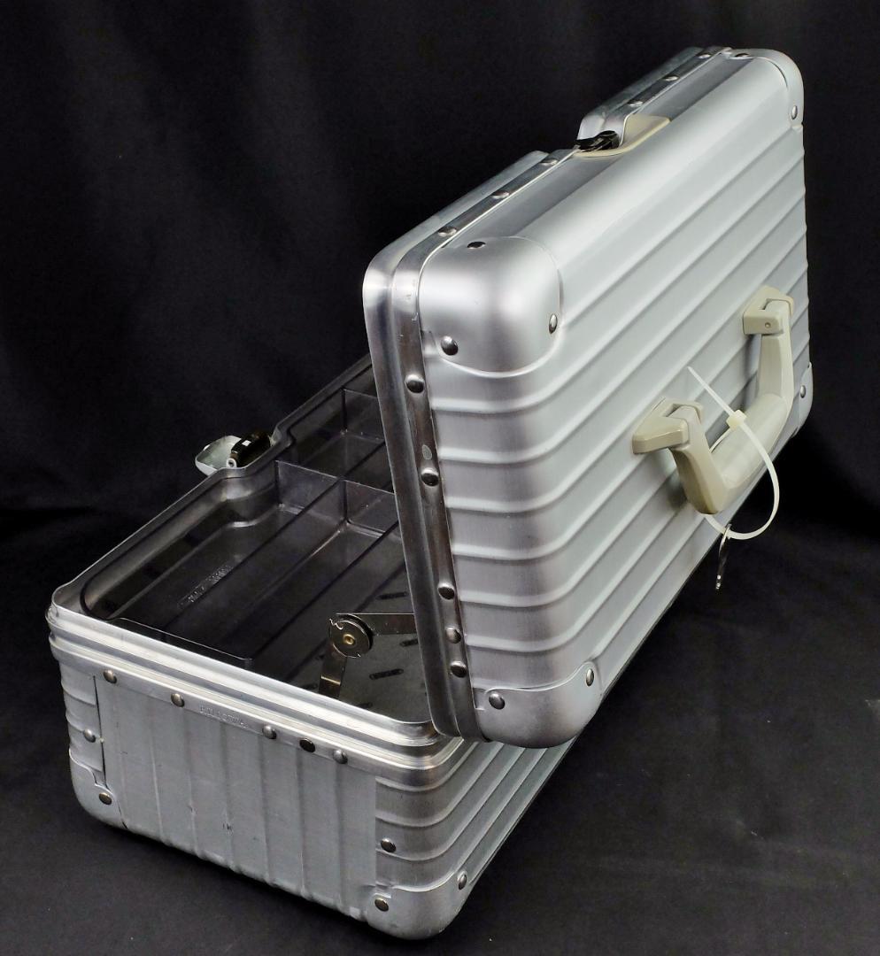 リモワ　946.38 『OPAL/オパール』アルミビューティケース 17L 鍵付