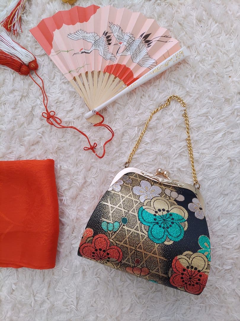 ★ssshiopi★　七五三 着物　7歳　赤　黒　絞り柄　作り帯　ゴールド