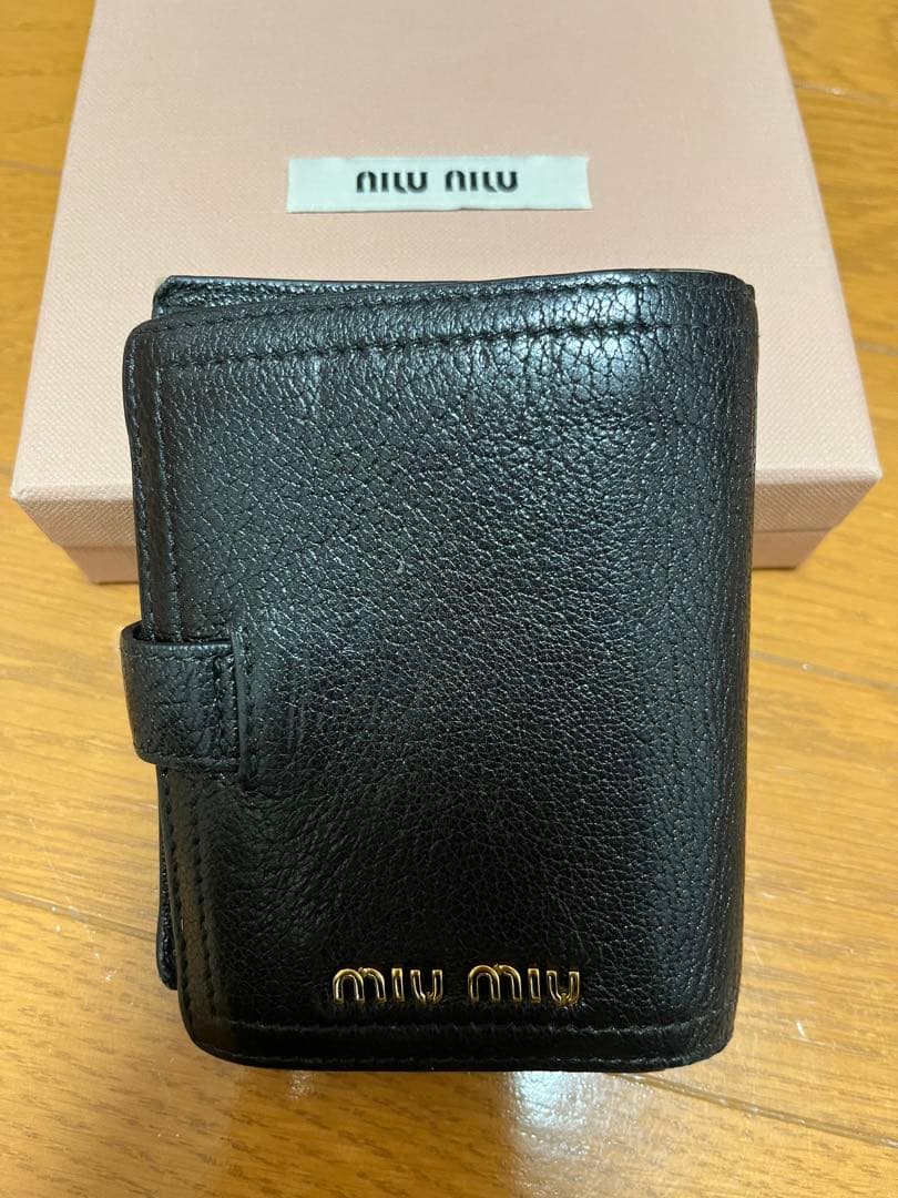 miu miu 黒 二つ折り財布