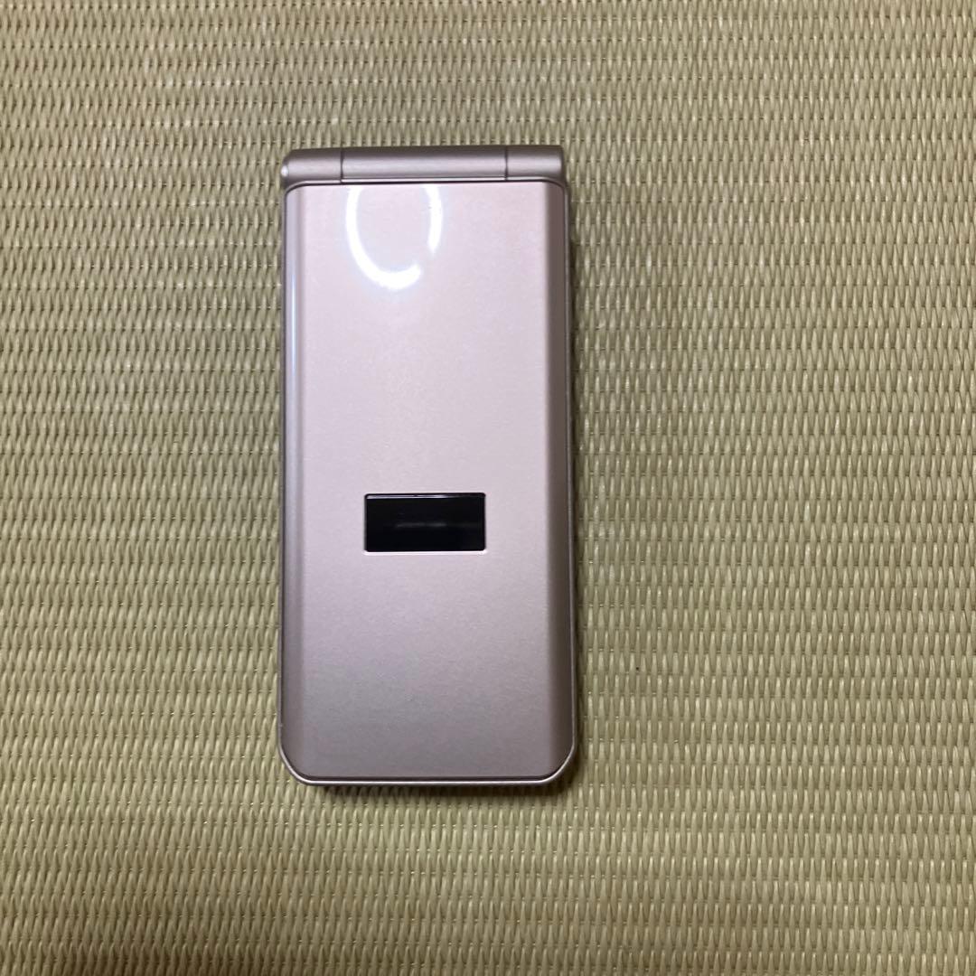 docomo arrowsF-41C ベーシックゴールド折りたたみ携帯電話