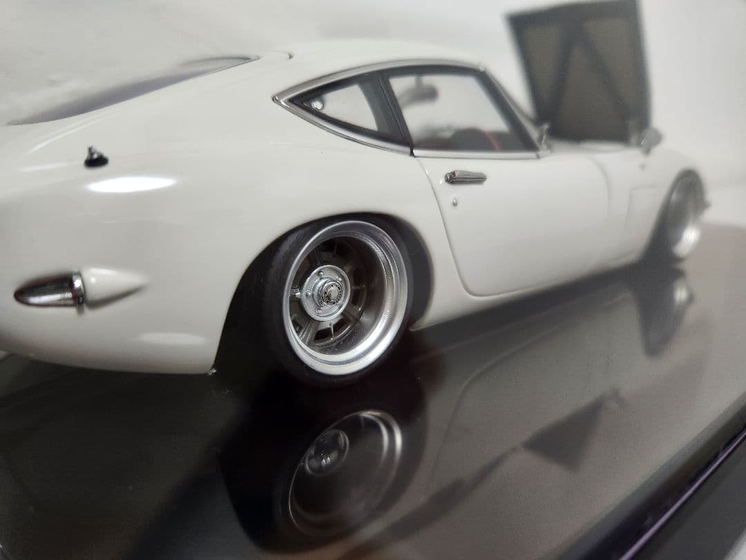 オートアート1/18　トヨタ2000GT