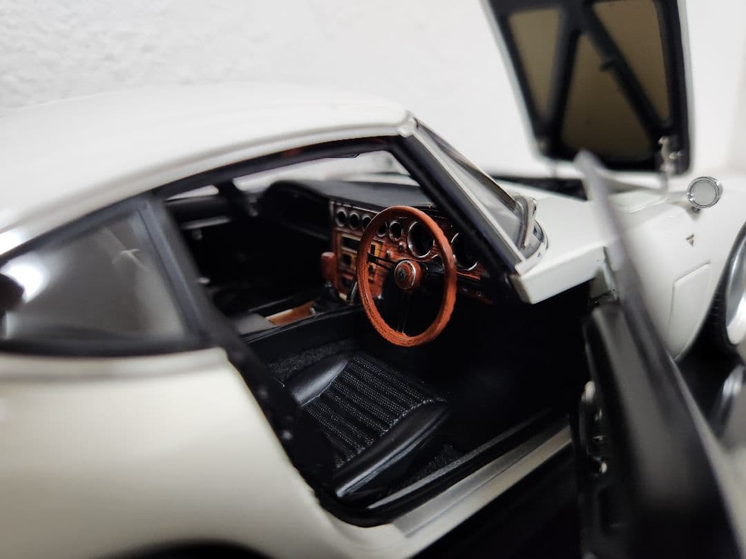 オートアート1/18　トヨタ2000GT