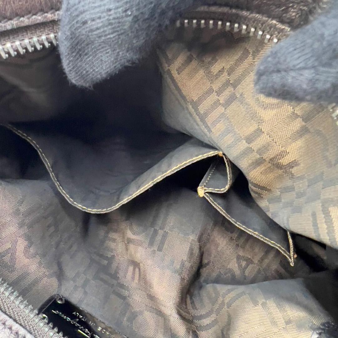 Salvatore Ferragamo ワンショルダーバッグ メタリックレザー