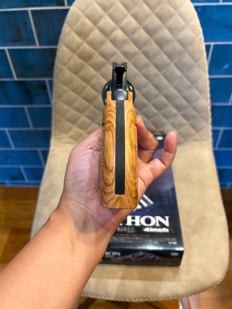 コルトパイソン 357マグナム 4インチ 木製グリップ リアルカート