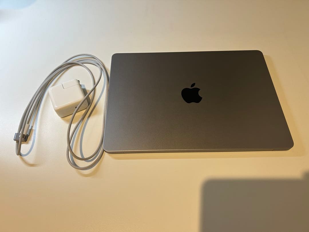 13インチMacBook Air M2 スペースグレイ【送料込】
