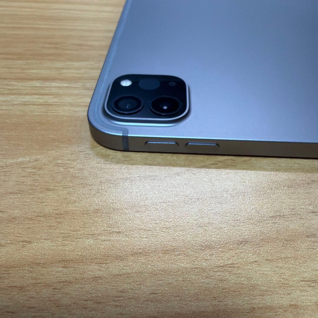 iPad Pro 12.9インチ 第6世代 256GB セルラー