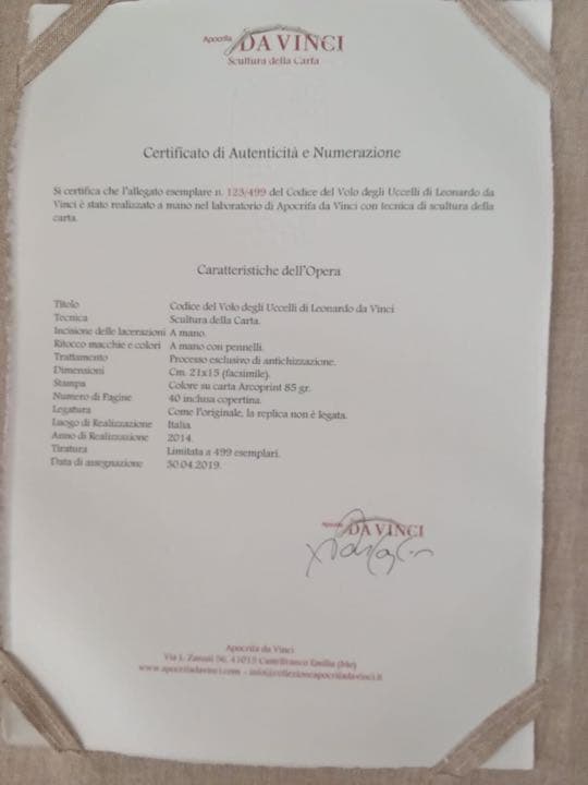 イタリアの専門職人の手によるLeonardo Da Vinci の書物の復元作品