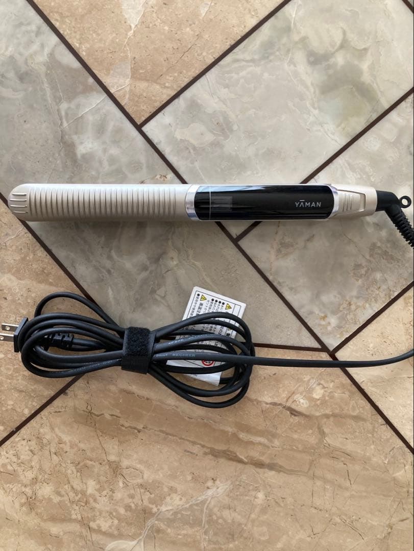 【ほぼ新品】ヤーマン　スムースアイロンフォトイオン　YJHB6N