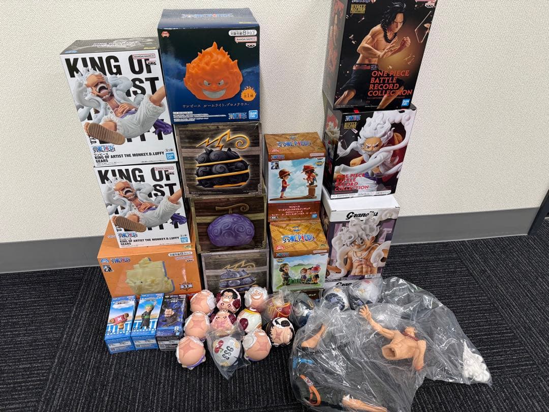 新品！ワンピース　フィギュア、ルームライトなど