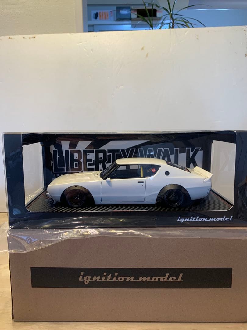 イグニッションモデル　1/18 LBWK ケンメリ ホワイト　0435