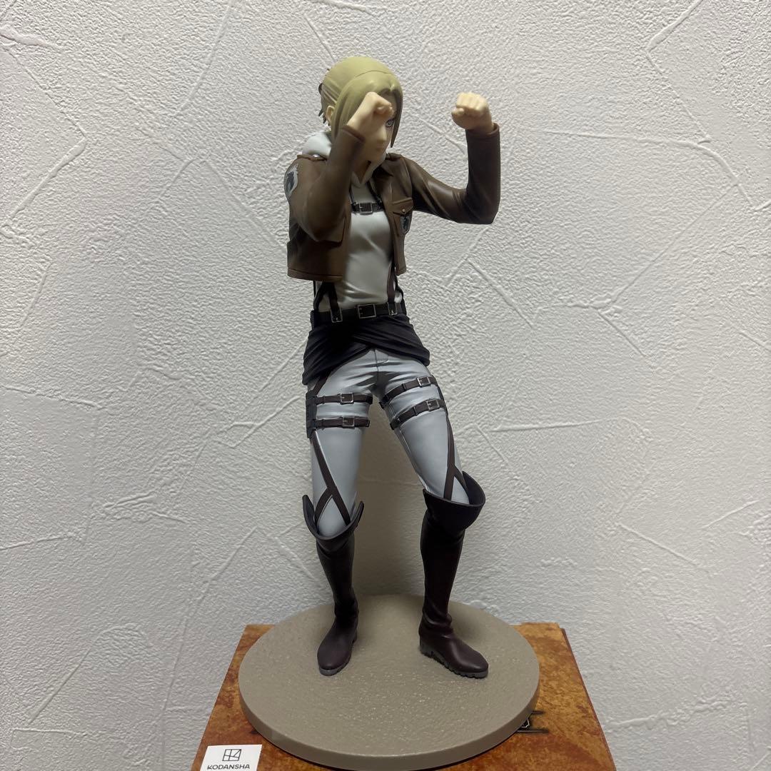 進撃の巨人　一番くじ　 ~壁の外の世界~ B賞アニ　開封済み　箱あり