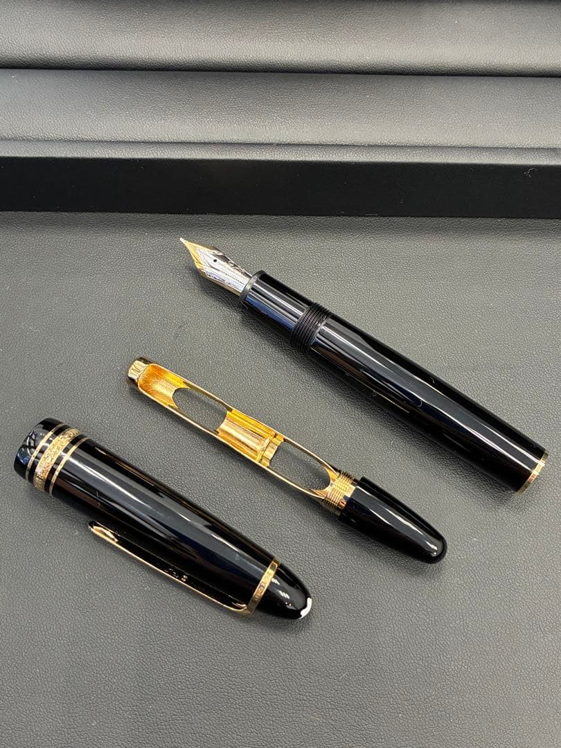 【美品】モンブラン　黒い万年筆 14K 金ペン先 モデル4810