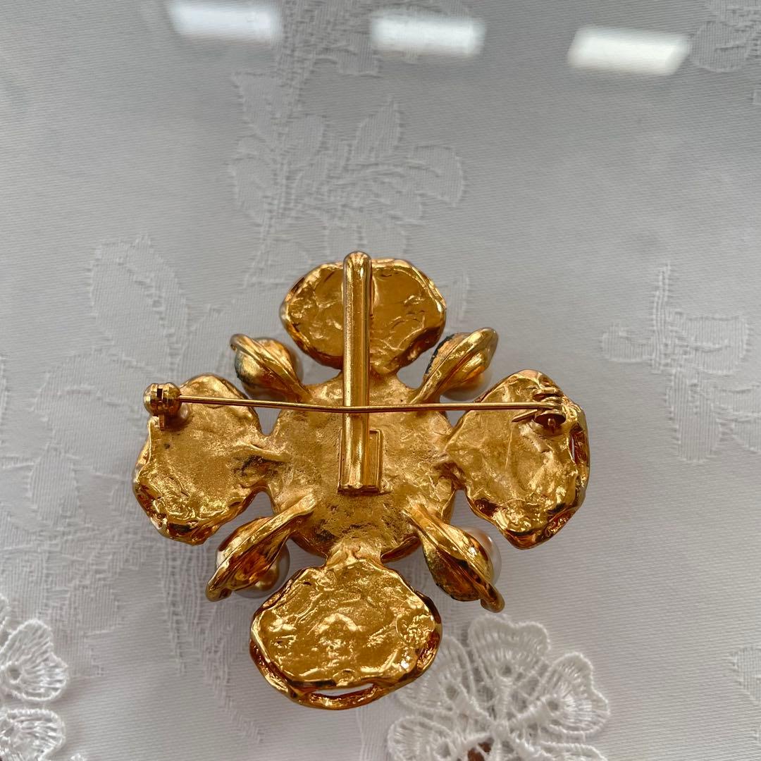 イブサンローラン　ブローチ　ヴィンテージ