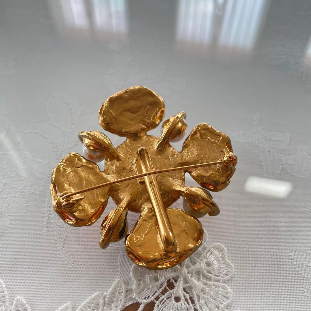 イブサンローラン　ブローチ　ヴィンテージ