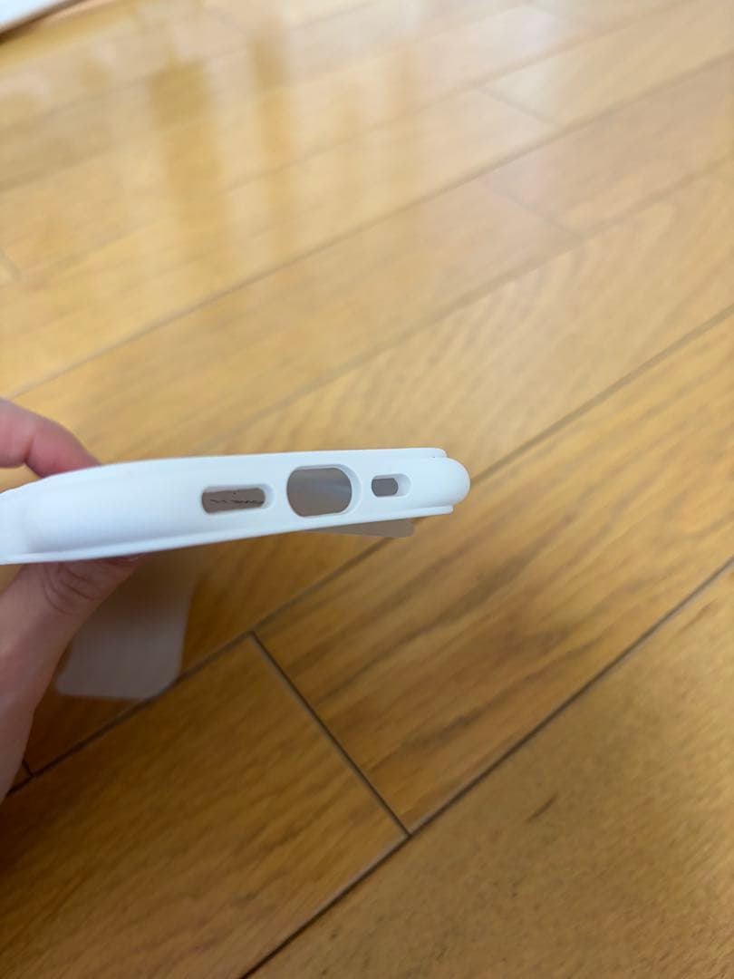 CASETiFY iPhone17用ウェーブシリコンケース　ホワイト