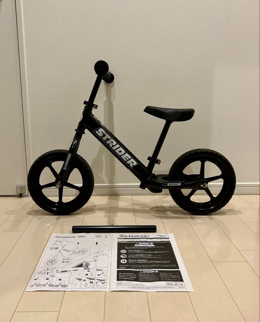 ストライダー ブラック 12インチ スポーツモデル 本体 ブラック 日本正規品