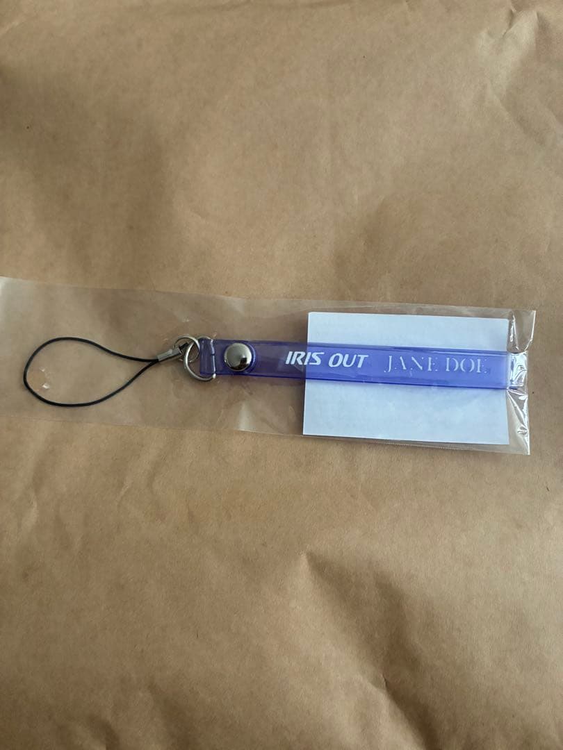 「IRIS OUT/JANE DOE」ストラップ
