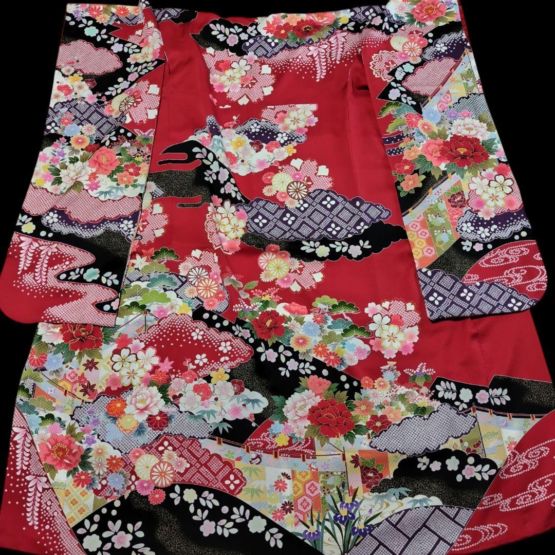 振袖フルセット(7点)・総絞り・エンボス加工・古典柄・金駒刺繍・花模様・金彩加工