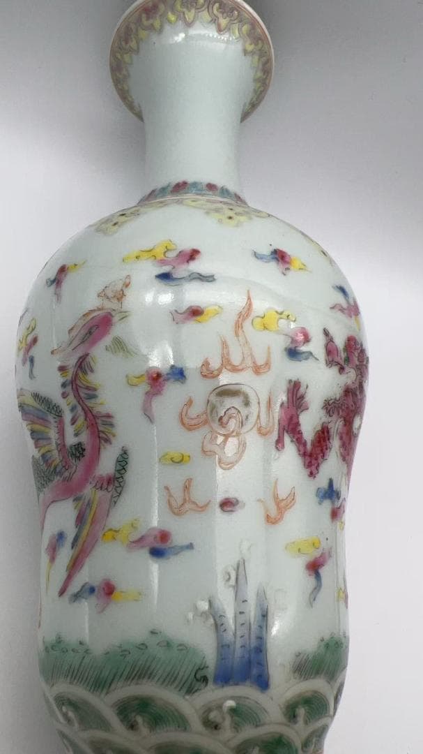 清乾隆時代 【大清乾隆年製】在銘 粉彩吉祥龍鳳文橄欖瓶 景徳鎮(Y-3）