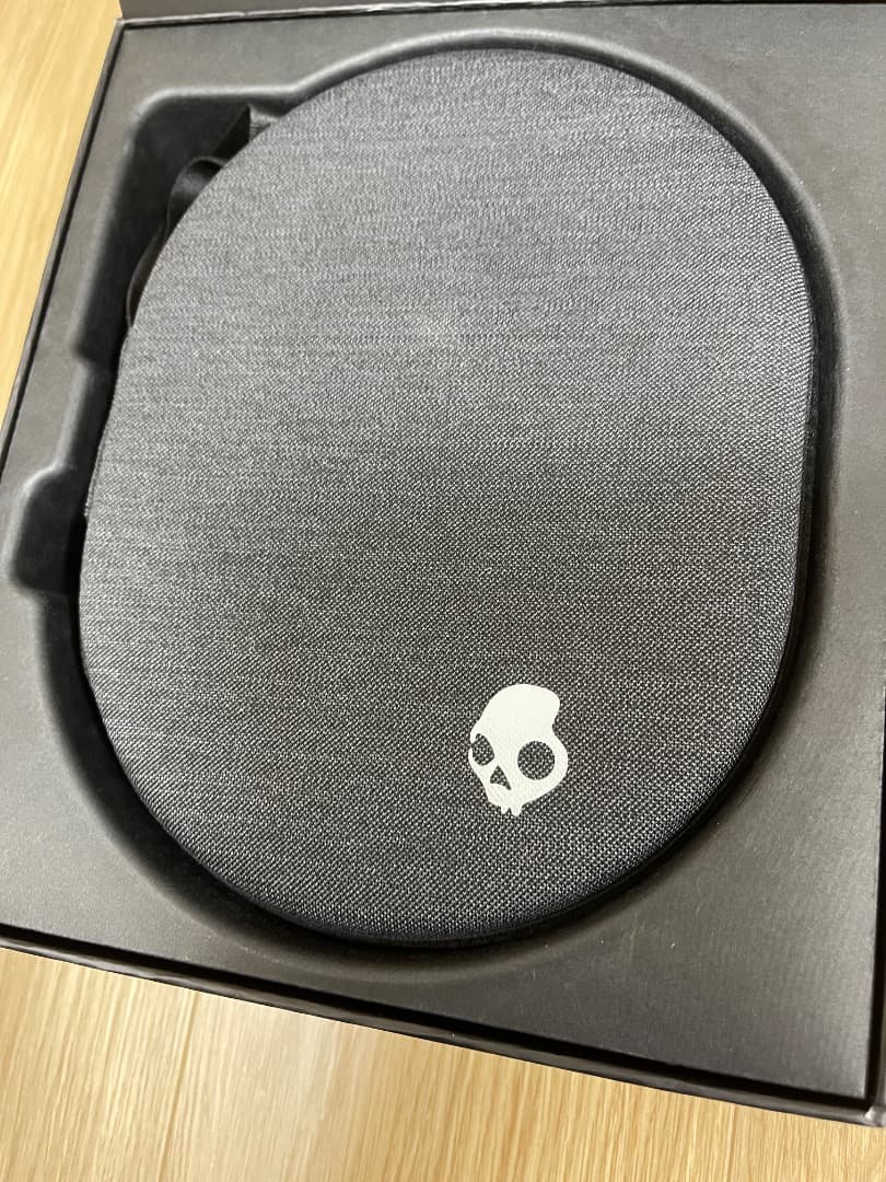 【美品】Skullcandy ワイヤレスヘッドホン レッド　重低音振動機能付き