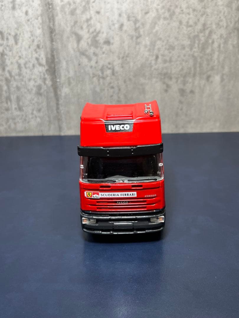 スポーツカー　フェラーリ　トランスポーター　スクーデリア　レーシングトラック