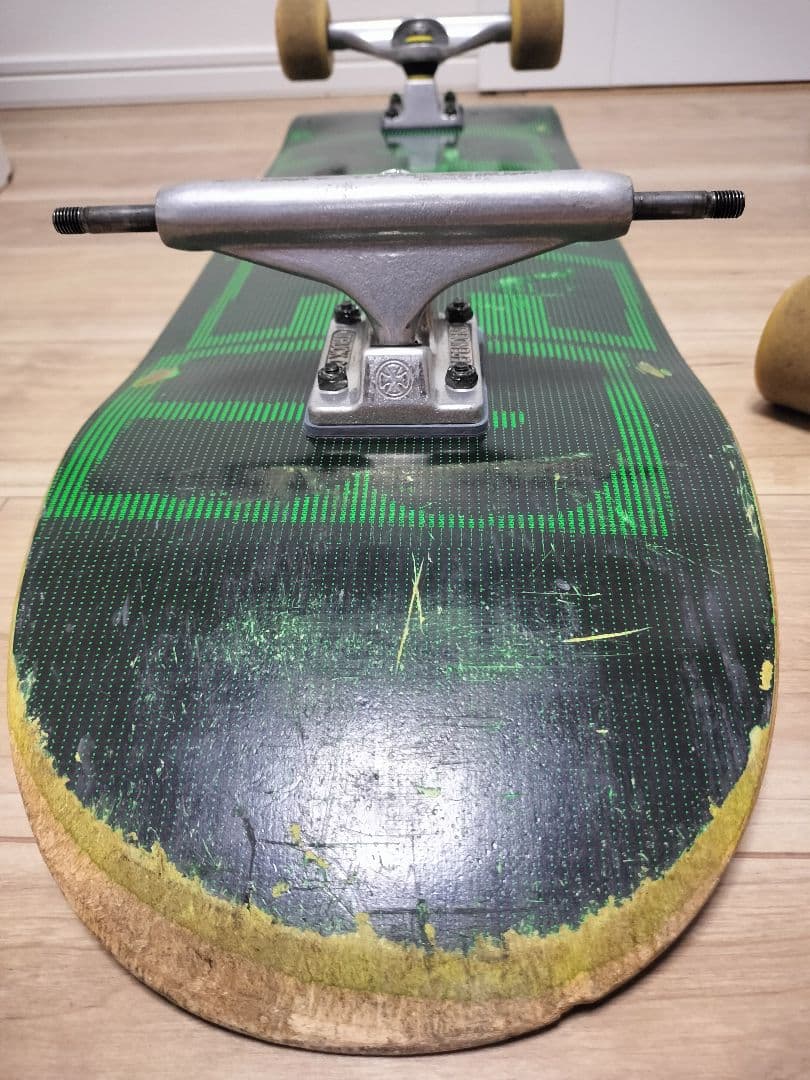 BAKER 8.25 スケートボードフルコンプリートセット スケボー　ベイカー