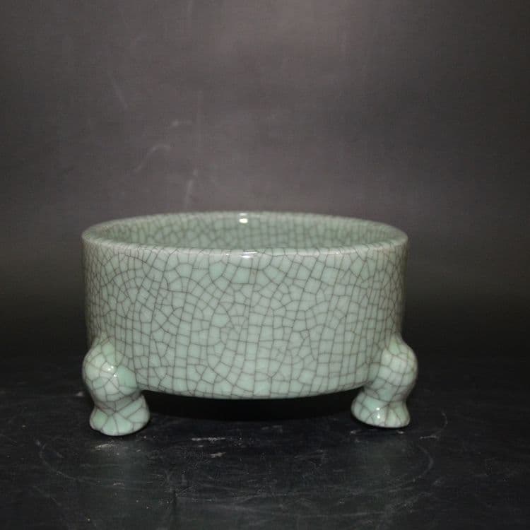 磁器 景徳鎮 開片釉三足香炉 工芸品 置物