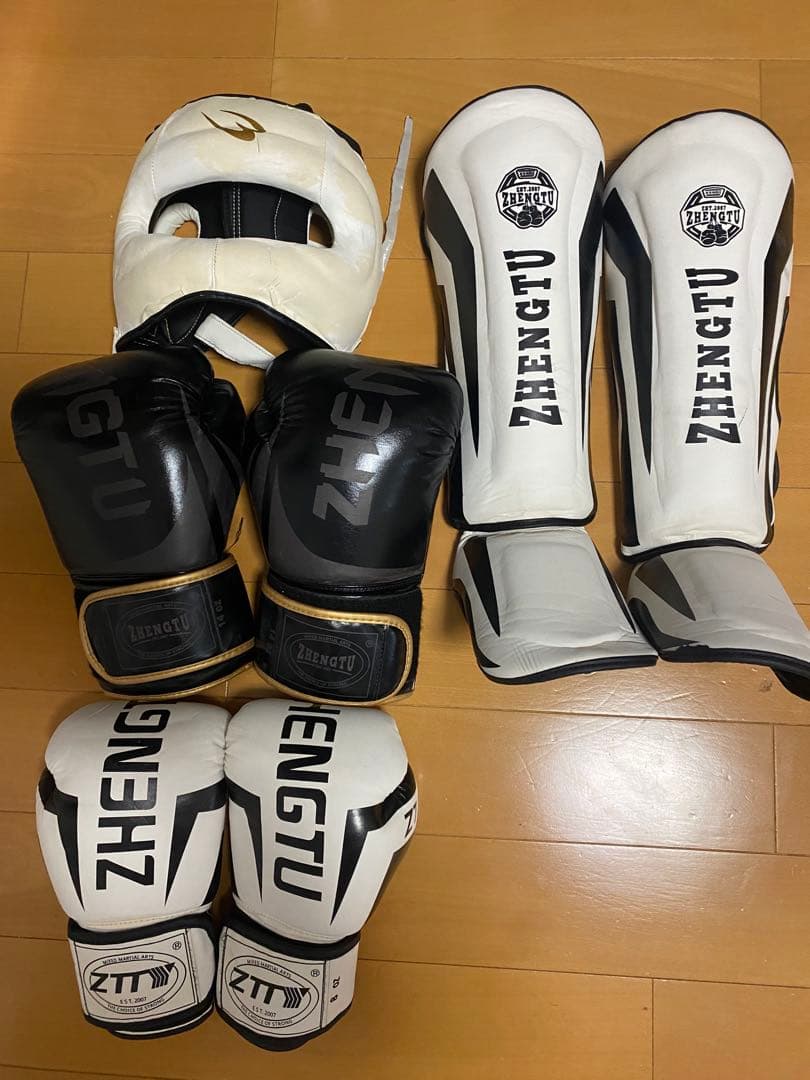 キックボクシング 一式セット レガース、ボクシンググローブ ヘッドギア