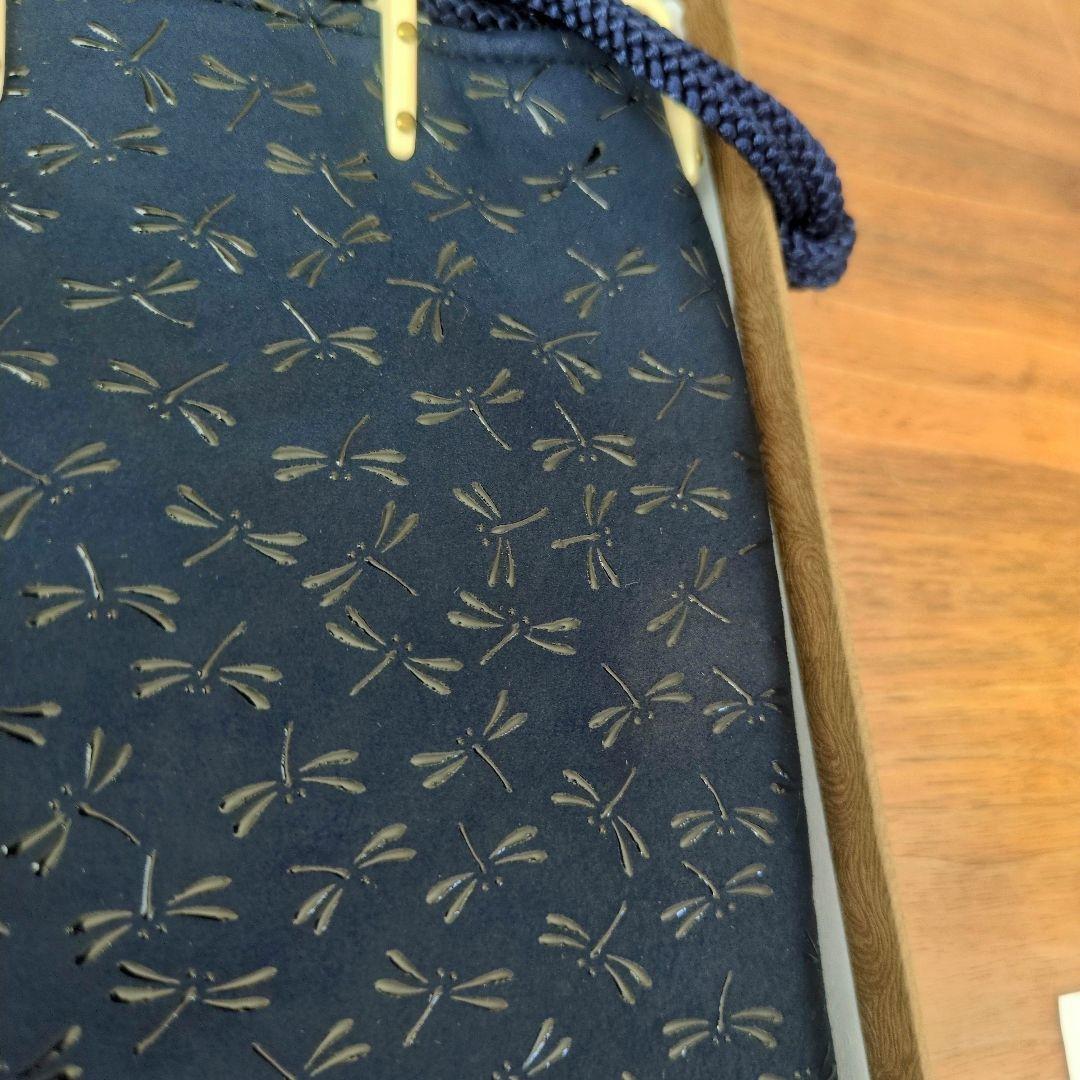 新品未使用 箱入り 印伝 　甲州印伝 印傳屋 　合切袋（大）　巾着　とんぼ　紺