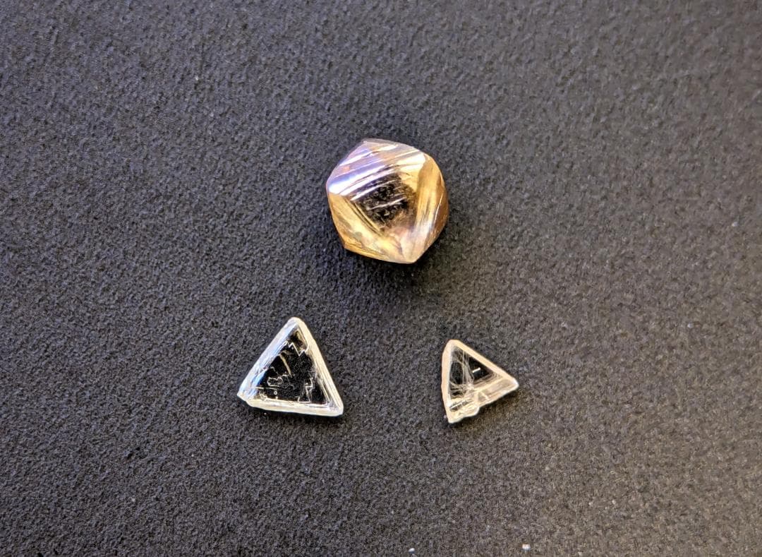 ダイヤモンド原石　八面体とマックル　3石セット