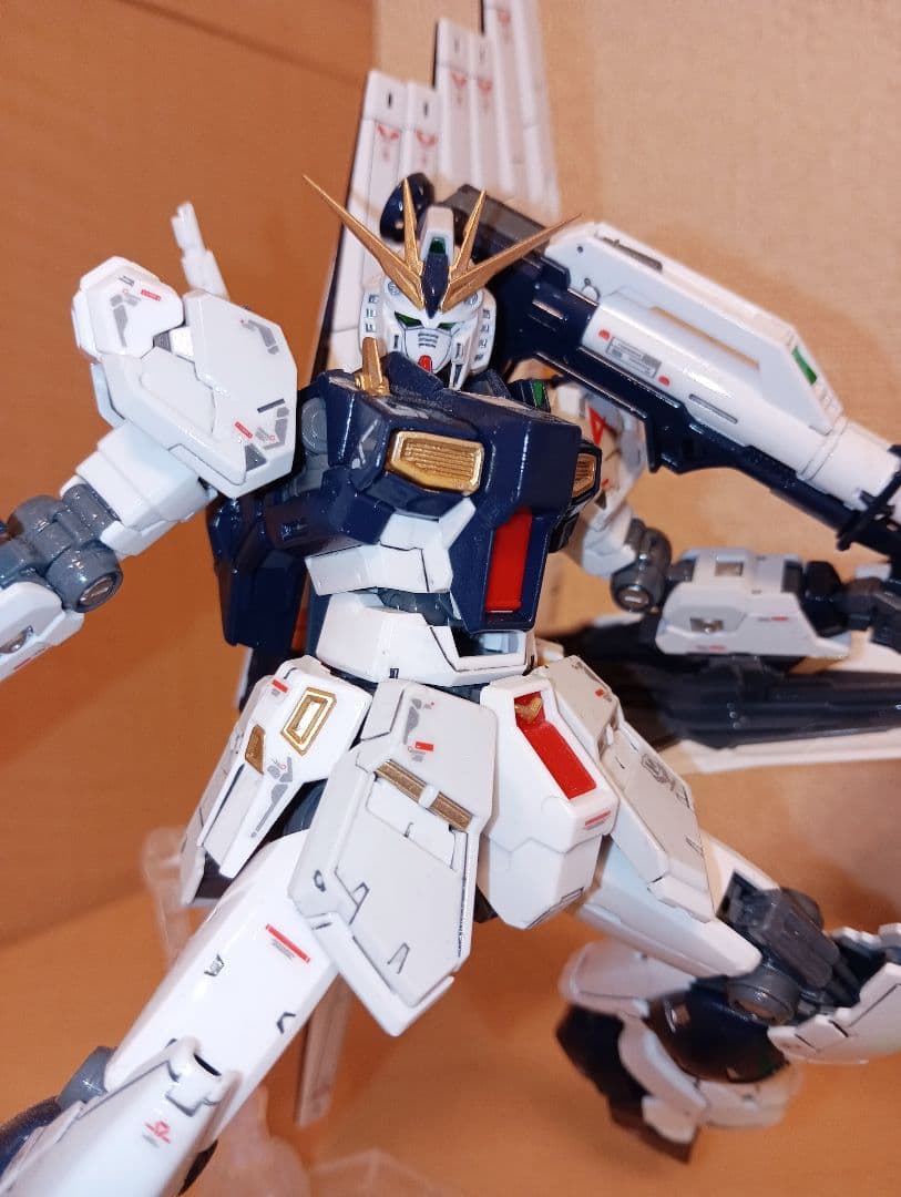 き*ー様 RGνガンダム　サザビー　スペシャルコーティング風塗装品　紅白セット