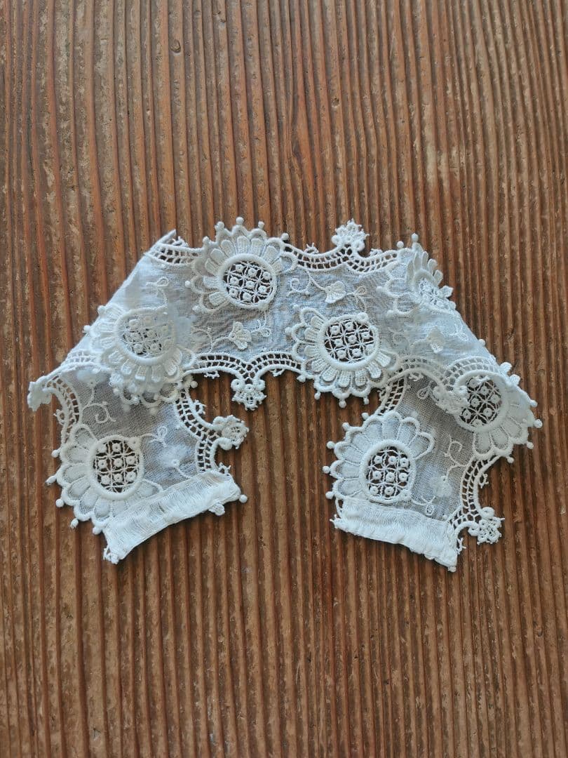 アンティーク ギュピールレース 向日葵刺繍 浮き上る花びら お子様＆人形用付け襟