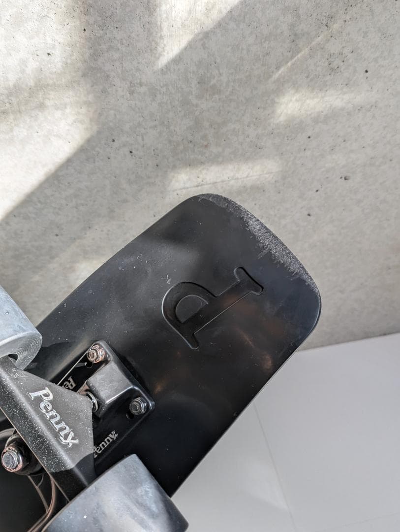 Penny Nickel 27インチ ブラックアウト スケートボード（ペニー）