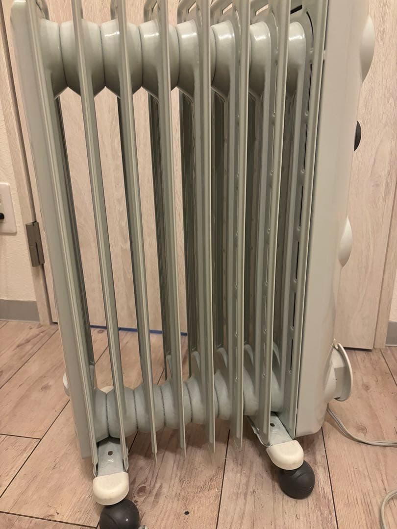 DeLonghi オイルヒーター グレー キャスター付き