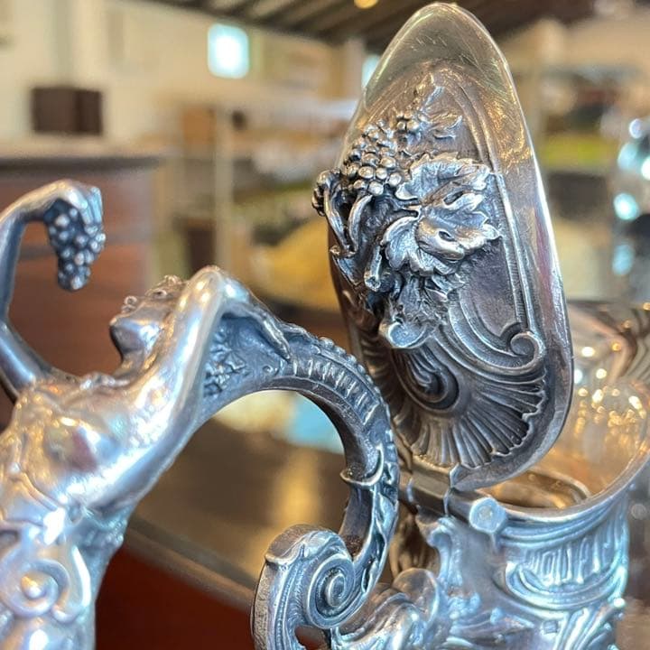 フランス 彫刻デキャンタ 厚みあるクリスタルに芸術的シルバー装飾 重1,214g