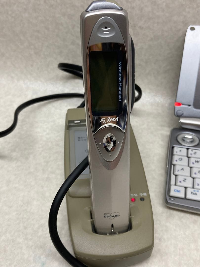docomo FOMA SH2101V セット 日本初のPDA一体型の携帯電話