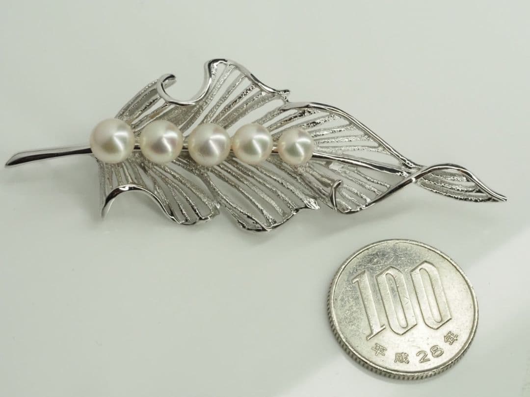 田崎真珠　TASAKI　タサキ連なるライン極上良質天然アコヤ本真珠リーフブローチ