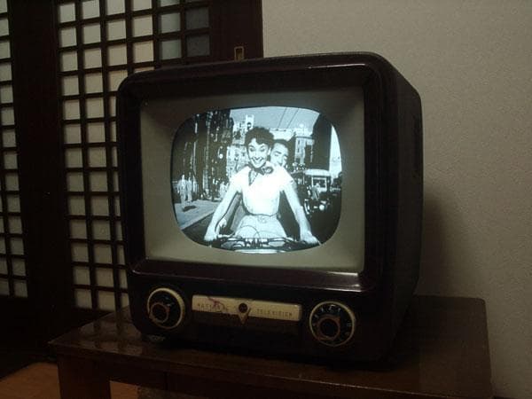 ナショナル初期型真空管テレビ プロの整備済みです　きれいに映ります