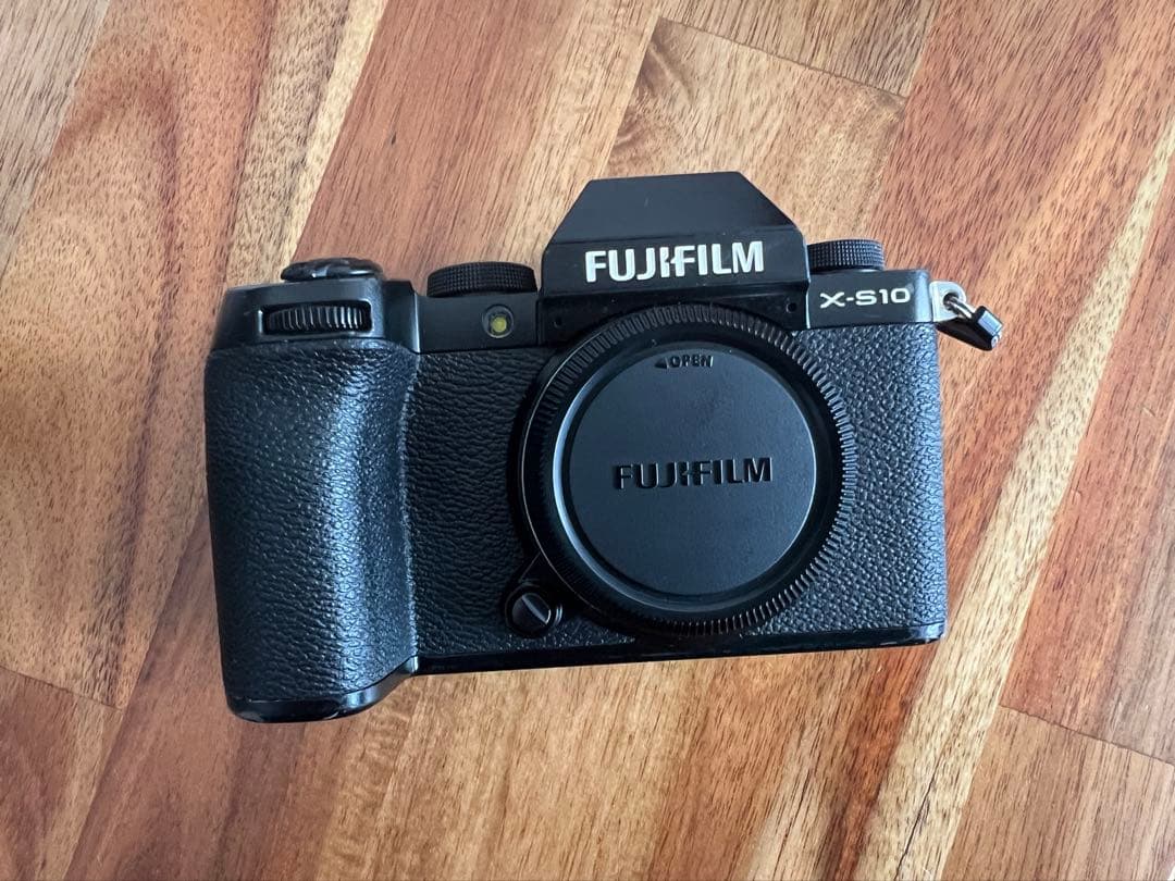 FUJIFILM X-S10 本体と付属品