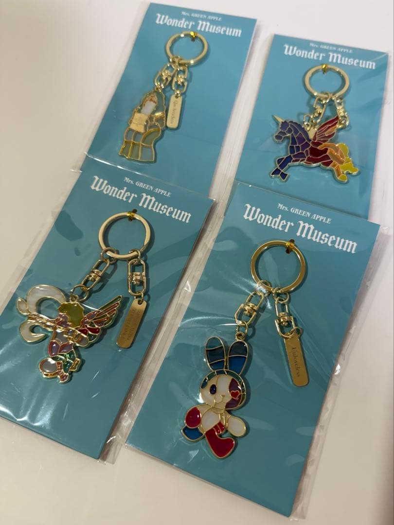 4点セット　wonder museum ステンドグラスキーホルダー