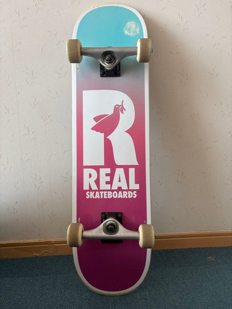REALスケートボードコンプリートデッキ初心者お勧め8.0インチレンチ付スケボー