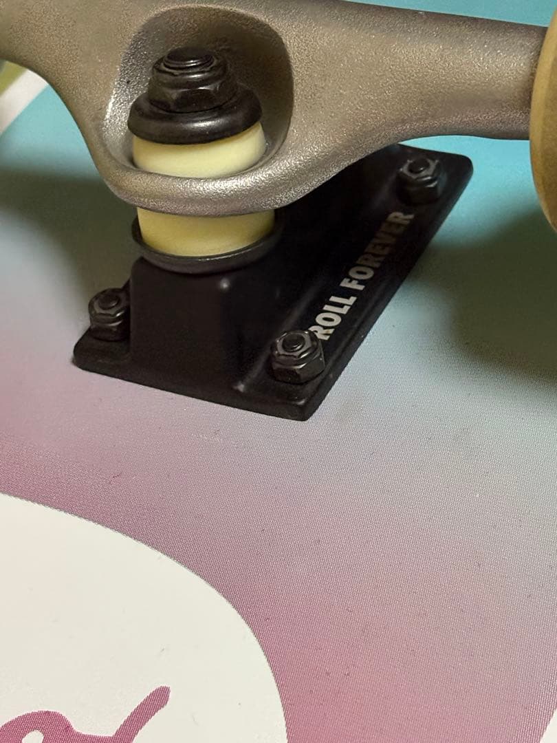 REALスケートボードコンプリートデッキ初心者お勧め8.0インチレンチ付スケボー