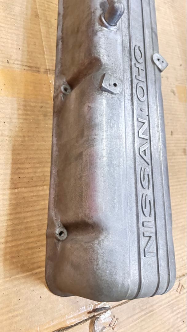 NISSAN L型エンジン　タペットカバー